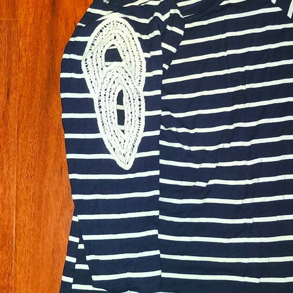 Semi Blouse - Picture 2 of 2